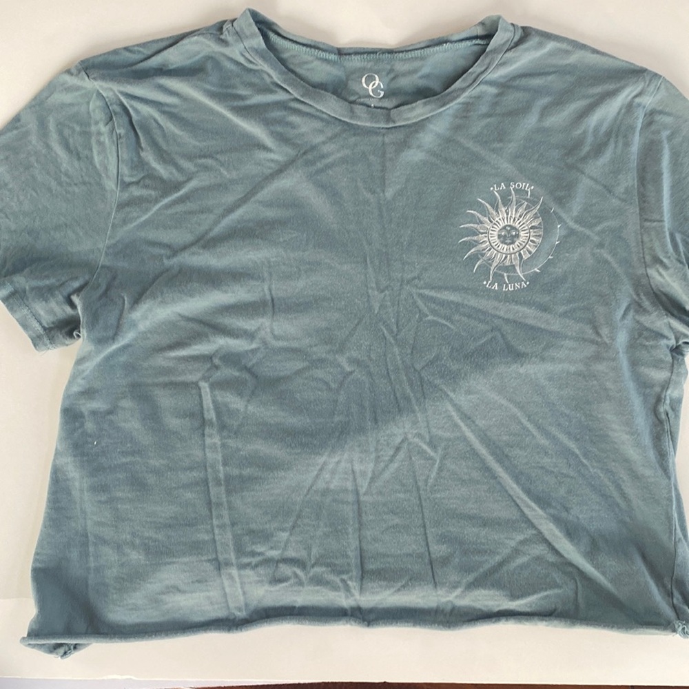 Small women’s/juniors blue-ish La Luna tee